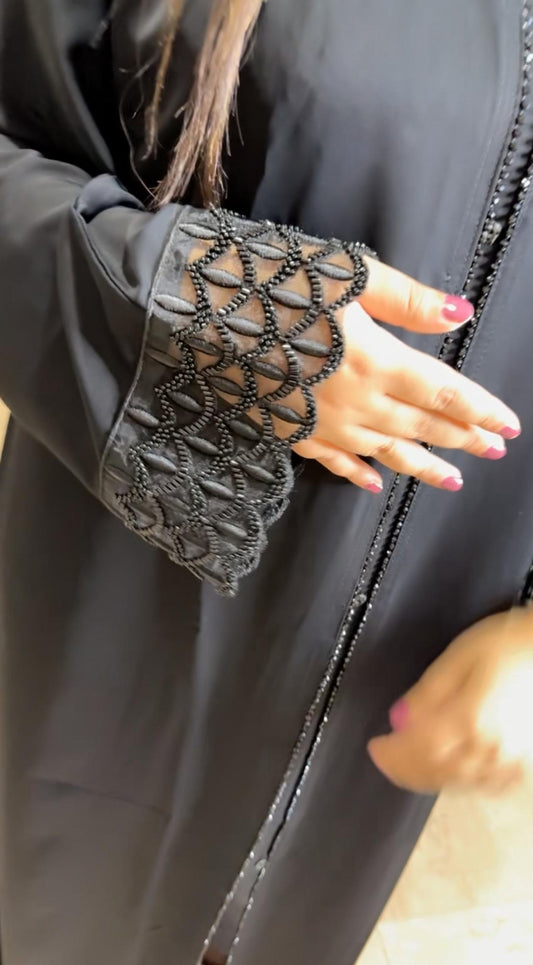 ABAYA DUBAI travailler