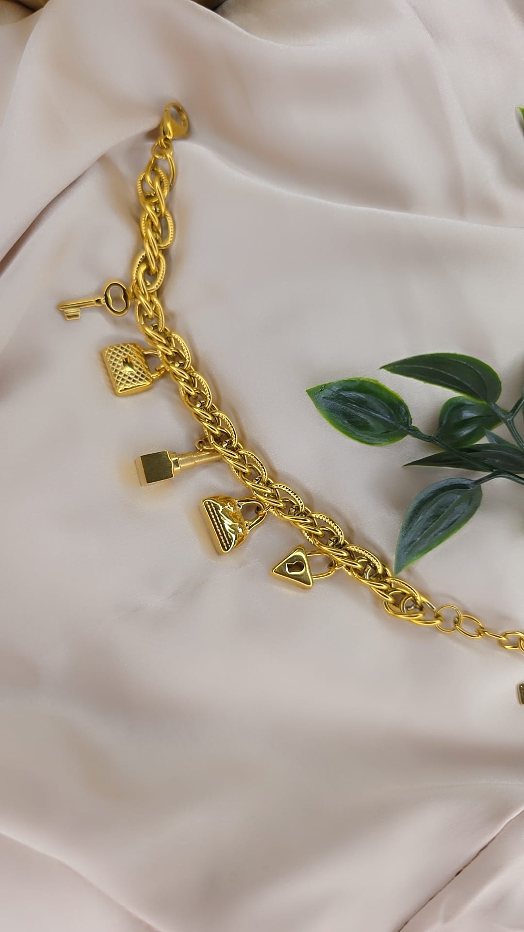 Gourmette motifs doré