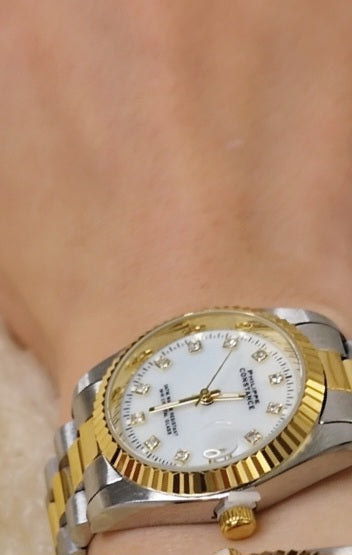 Montre bicolore fond blanc